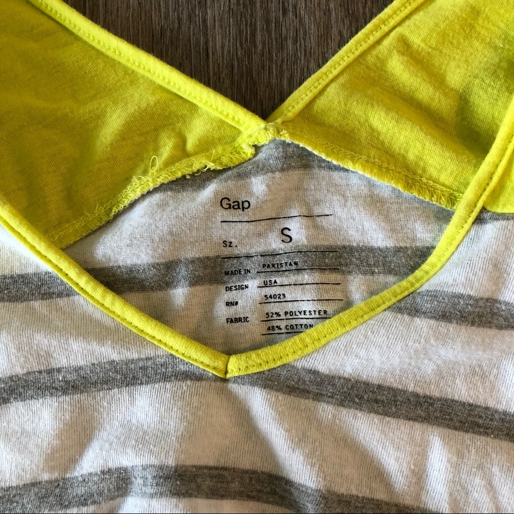 GAP top - Picture 2 of 3